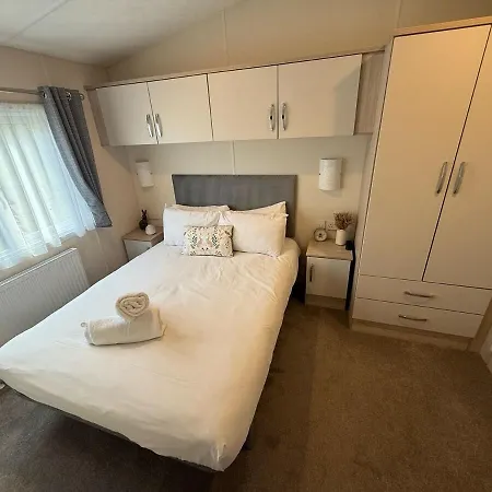 Feriehus Heron With Hot Tub At Brickyard Lakes Amotherby